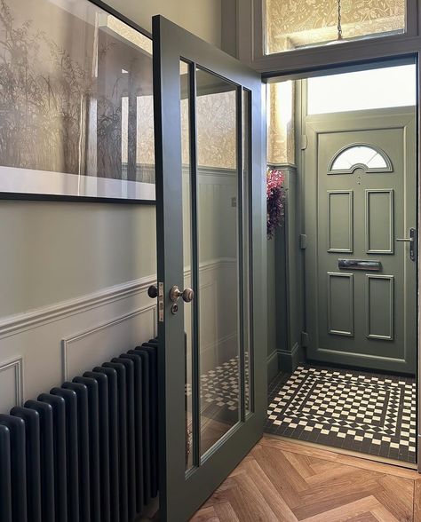 1930s Porch Ideas Entrance, Small Vestibule Wallpaper, Porch On Terrace House, Front Of House Parking Ideas, Terrace House Entrance, Victorian Vestibule Ideas, Victorian House Entryway, Victorian Terrace Porch, Victorian House Entrance