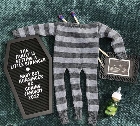 Addams Family Nursery, Horror Nursery Theme, Emo Baby Announcement, Punk Baby Shower Ideas, Addams Family Baby Shower Ideas, Spooky Baby Shower Ideas Boy, Gothic Baby Announcement, Alt Pregnancy Outfits, Goth Baby Announcement