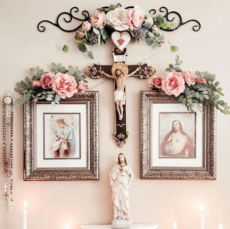 Virgin Mary Alter Home Altar, Oratory Catholic Home Altar, Catholic Alters For Home, Catholic Prayer Room Ideas Decor, Altar Ideas Catholic, Catholic Decor Home Ideas, Catholic Altar Home Ideas, Home Altar Catholic Beautiful, Home Altar Ideas