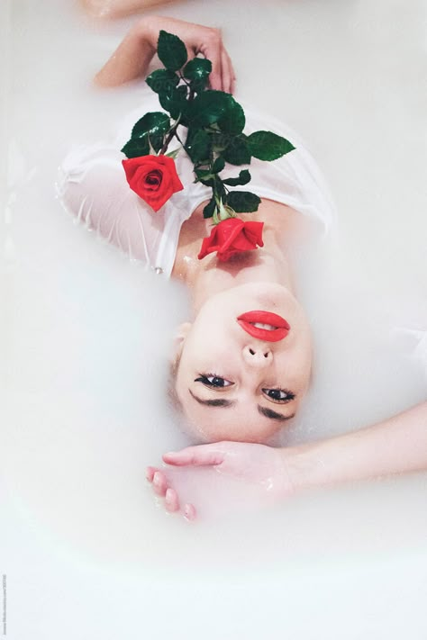 Milk Photography, Milk Bath Photos, Bathtub Photography, Milk Bath Photography, Bath Photography, Shotting Photo, Floral Bath, Flower Bath, Anais Nin