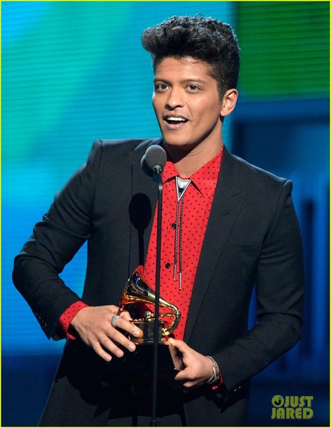 Bruno Mars wearing Saint Laurent at Grammys 2014! (Image via JustJared.com) Bruno Mars Grammys, Unorthodox Jukebox, Mars Photos, Smokey Robinson, Memorable Quotes, Bruno Mars, Photo L, Grammy Awards, Just The Way