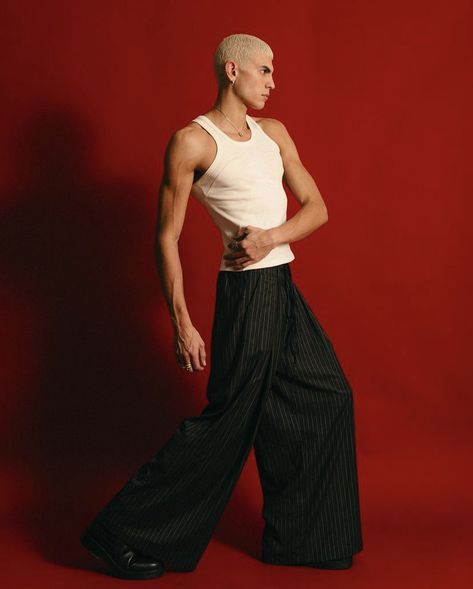 Male Runway Poses, Vogue Male Models, Hip Hop Outfits Dancers Men, Model Pose Reference Photo Shoot, Male Model Editorial High Fashion, Vogue Poses Dance, High Fashion Male Poses, High Fashion Male Models, Fashion Poses For Men