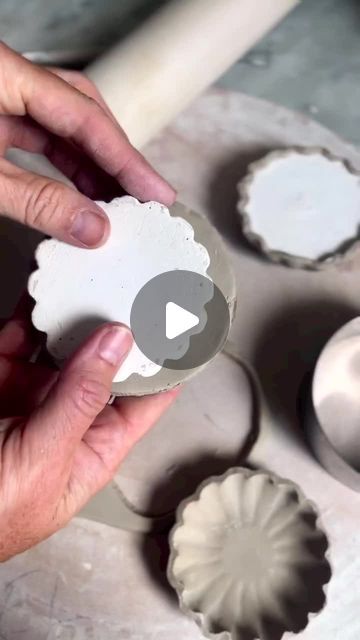 𝙏𝙝𝙚 𝘾𝙚𝙧𝙖𝙢𝙞𝙘 𝙎𝙘𝙝𝙤𝙤𝙡 on Instagram: "How to use a hump mold ❤️  •••  Follow @studioleach for more!" Hand Building Pottery, Pottery Molds, Glazing Ideas, Clay Molds, Ceramic Molds, Pottery Projects, Clay Diy Projects, Hand Building, Pottery Tools