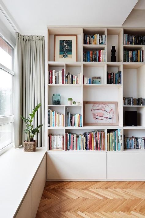 Built In Shelves Living Room, Bookshelves In Living Room, Home Library Design, Bookshelf Design, Living Room Shelves, Home Libraries, Living Room Storage, A Living Room, Book Shelf