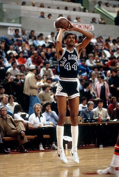 George Gervin, Nike Poster, The Iceman, Basketball Photos, Nba Wallpapers, Nba Legends, Basketball Legends, Basketball Pictures, Wnba