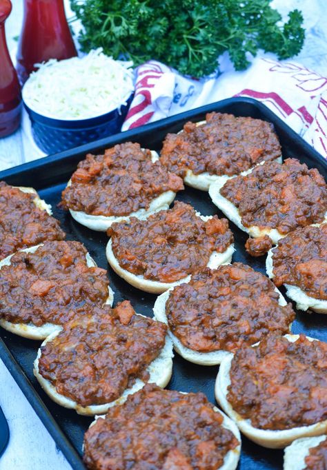 cafeteria style pizza burgers arranged on a large, dark metal baking pan Lunch Lady Pizza Burgers, Old School Pizza Burgers, Pizza Burgers Recipe, Old School Pizza, School Cafeteria Food, School Pizza, Meat Pizza, Pizza Board, Cafeteria Food