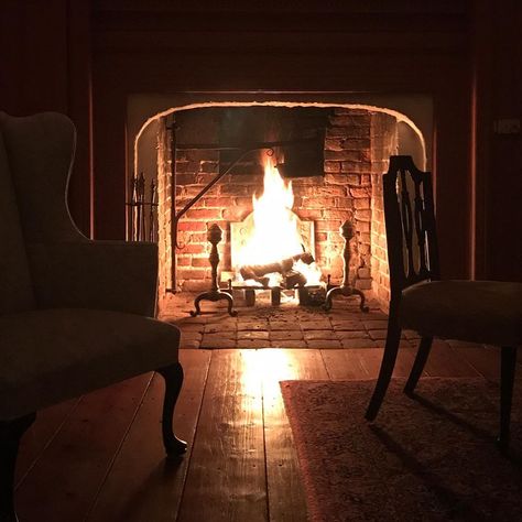 The Dickinson House on Instagram: “That time of year again at the Dickinson House!! #architecture #masonry #brick #archilovers #architectureporn #travel #traveler #traveling…” Fireplace Aesthetic, Bridgerton Books, Cottage In The Woods, Dream Cottage, House Architecture, Brick Fireplace, Fireplace, Cottage, Architecture