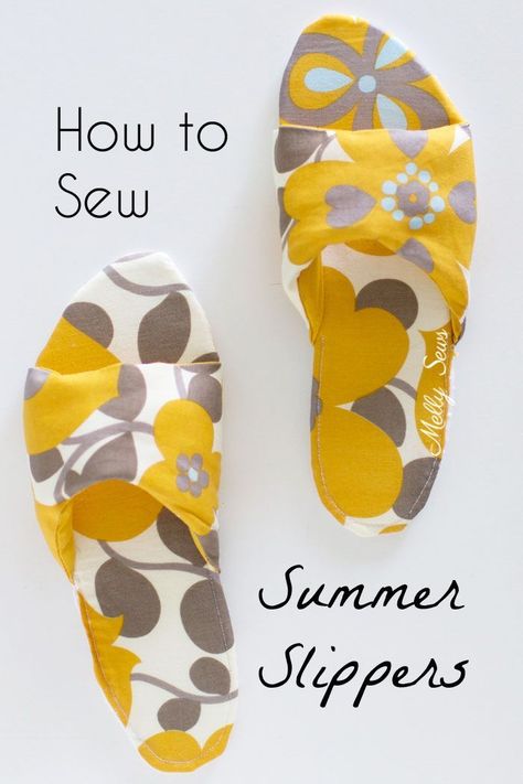 How to sew DIY slippers Free Slipper Patterns Sewing, Diy Slippers, Shoes Pattern, Sewing Things, Loom Knit, Free Sewing Pattern, Sew Ins, Beginner Sewing Projects Easy, Summer Slippers