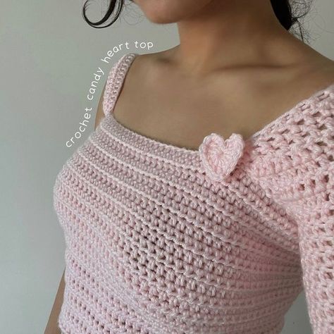 crochet with mahum ✿ on Instagram: "I’ve used this adorable little heart in SO many of my projects, it takes 2 minutes to make and gives the cutest look! The pattern for the tiny heart is in my “patterns” story highlight and a tutorial for the top is up on my youtube channel (link in bio 💌) 🏷 #crochet #crocheter #crochettop #crochetlove #crocheted #crocheting #crochetideas #crochetinspo #crochetheart #crochetinspiration #crochetdesign #crochettops #crochetaddict #crocheteveryday" Crochet With Mahum, Crochet Heart Top, Crochet A Top, Crochet Wizard, Crochet Blanket Tutorial, Crochet Tops Free Patterns, Crochet Heart, Crochet Top Pattern, Tiny Heart