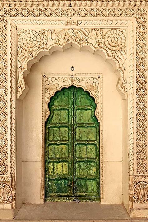 Royal Window Design, Rajasthan Architecture Drawing, Royal Mughal Aesthetic, Mughal Architecture Painting, Jaipur Doors, Indian Architecture Painting, Rajasthani Arch, Jaipur Illustration, Mughal Elements