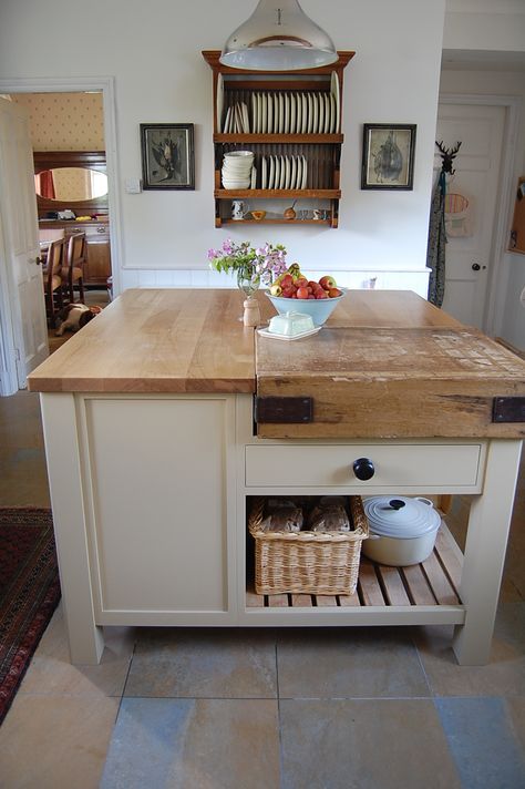 Lovely vintage butchers block on a kitchen island. www.eastburncountryfurniture.co.uk Butcher Block Ideas, Butchers Block, Cheap Farmhouse Decor, Kitchen Island Ideas, Butcher Blocks, Kitchen Gallery, Diy Kitchen Island, Island Ideas, Ideas Vintage