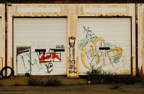 Door Graffiti, Garage Aesthetic, Garage Door, The Wiz, Set Design, Aesthetic Pictures, Garage Doors, Graffiti, Garage