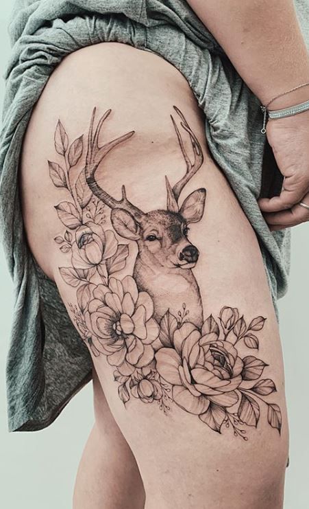 Hirsch Tattoo Frau, Antler Tattoos, Deer Head Tattoo, Deer Skull Tattoos, Deer Tattoo Designs, Cowgirl Tattoos, Hunting Tattoos, See Tattoo, Hip Thigh Tattoos