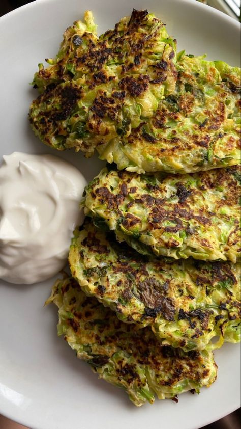 Zucchini Pancake, Carrot Zucchini, Eggs Scrambled, Zucchini Pancakes, Healthy Food Inspiration, Healthy Food Dishes, Healthy Lifestyle Food, Healthy Food Motivation, God Mat