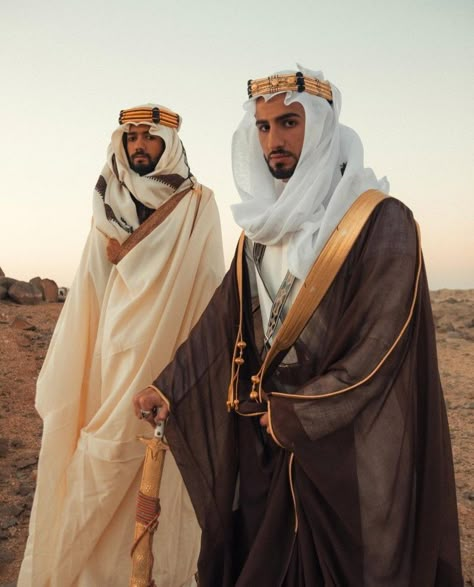 Muslim Men Aesthetic, Bedouin Fashion, Europe Aesthetic Fashion, Arab Clothing, Eastern Europe Aesthetic, Arabic Outfit, Aesthetic Fashion Men, Muslim Men Clothing, Saudi Culture