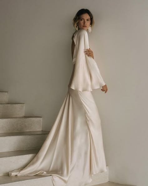 Wedding Silhouette, Dress Cream, Looks Street Style, Backless Maxi Dresses, Wedding Dress Inspiration, Cream Dress, Dress Inspo, Modern Bride, Dress Inspiration