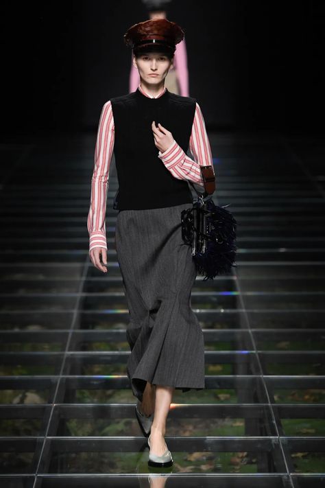 Prada Fall 2024 Ready-to-Wear Runway, Fashion Show & Collection Review [PHOTOS] Prada Fw24, Workwear Inspiration, Thanksgiving Fashion, Prada Fashion, Winter Fashion Outfits Casual, Show Collection, Fashion Now, Trends 2024, Raf Simons