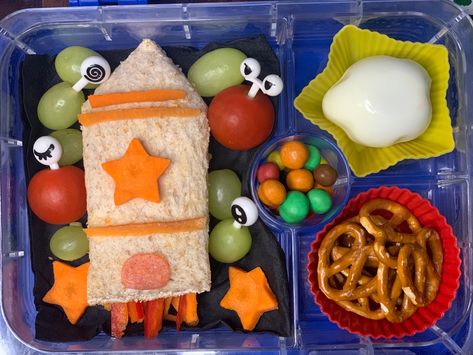 Space Themed Lunch, Alien Pretzels, Bento Box Lunch For Kids, Bento Box Recipes, Toddler Lunch, Bento Ideas, Food Art For Kids, Kids Lunches, Toddler Lunches