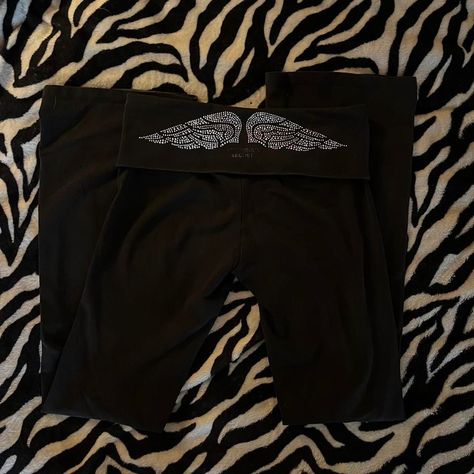 Look what I just found on Depop 🙌 https://depop.app.link/wafknJZcFzb Victoria Secret Yoga Pants Outfit, Depop Clothes, Fold Over Leggings, Victoria Secret Yoga, Mcbling Fashion, 2000s Clothing, 2000s Outfits, Flared Leggings, Fits Clothes