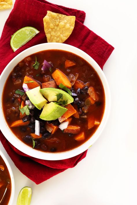 Sweet Potato Black Bean Chili, Chili Recipe With Black Beans, Marinated Kale, Delicious Vegetarian Recipes, 5 Ingredients Or Less, Potato Chili, Healthy Eating Meal Plan, 5 Ingredient Dinners, Black Bean Chili