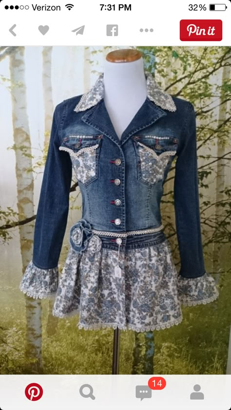 Tas Denim, Altered Clothing, Repurposed Clothing, Denim Ideas, Boho Jacket, Altered Couture, Altering Clothes, Denim Crafts, Recycled Fashion