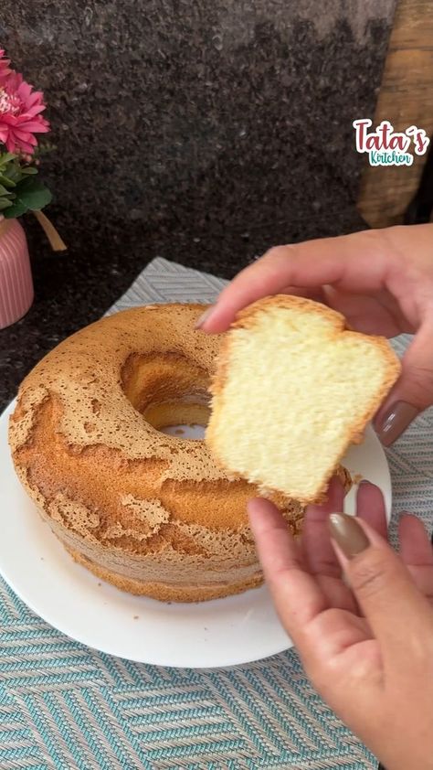 I made this cake with only 3 ingredients!!! | ingredient, cake | I made this cake with only 3 ingredients!!! | By Tata’s kitchen Cake Mix Recipes Homemade, 3 Ingredient Cakes, Italian Desserts Traditional, 5 Ingredient Recipes, Gluten Free Sweets, Bundt Cakes Recipes, Easy Baking Recipes Desserts, Painted Cakes, Candy Desserts