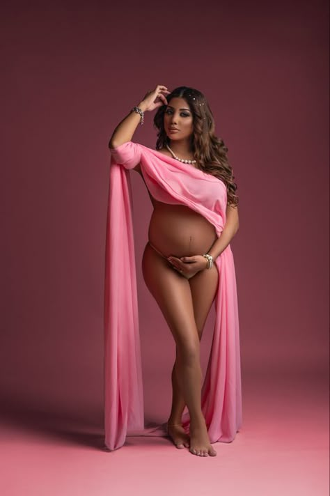 NYC Maternity Portrait Photographer All Pink Maternity Shoot, Girl Maternity Shoot Ideas, Pink Maternity Shoot, Crown Maternity Shoot, Cute Maternity Photoshoot Ideas, Birth Photoshoot, Photoshoot Hairstyle, Mom Daughter Photos, Pregnancy Hairstyles