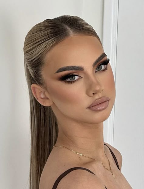 Hen Party Makeup, Makeup Looks Professional, Nye Party Makeup, Make Up Prom Night, Sminka Za Maturu, New Years Makeup Looks, Glam Prom Makeup, Makeup 2025, Makeup For Blonde Hair