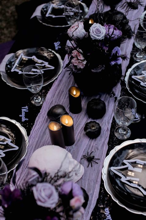 SpOoKy Skeleton Picnic | CatchMyParty.com Halloween Tea Party, Dark Wedding Theme, Jewelry Matching, Diy Outdoor Weddings, Wedding Ambiance, Halloween Party Ideas, Spooky Skeleton, Permanent Jewelry, Unconventional Wedding