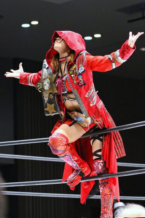 Japanese Wrestling Women, Wrestling Women, Wrestling Pictures, Japanese Wrestling, Inspo Poses, Japan Pro Wrestling, Old Fashion Dresses, Japan Woman, Pro Wrestler