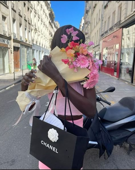 Black Girls Luxury Lifestyle, Femininity Aesthetic, Travel Noire, Rich Girl Aesthetic, Spring Mood, Black Femininity, Business Services, Future Lifestyle, Dream Girl