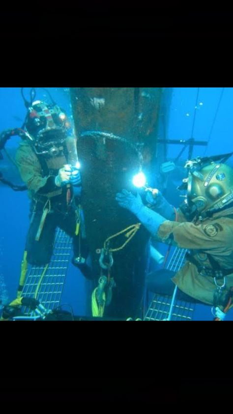 Underwater Welding, Love Message For Girlfriend, Oil Rig Jobs, Diver Down, Diving Underwater, Oil Platform, Message For Girlfriend, Oil Field, Document Sign