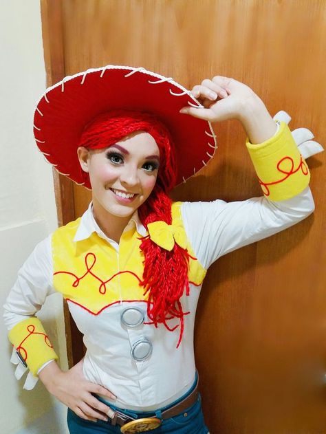 Jessie Cosplay Toy Story, Jessie Cosplay, Jessie Toy Story Costume, 35 Birthday, Toy Story Halloween, Yarn Wig, Fall Sewing Projects, Makeup Toys, Toy Story Costumes