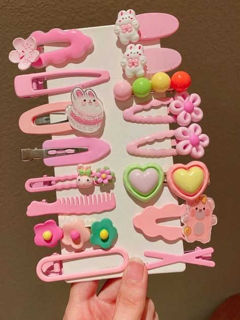 Cute Hair Clips Aesthetic, Cute Accessories Aesthetic, Cute Hairclips, Aesthetic Hair Clips, Hair Clips Aesthetic, Hair Accessories Display, Kawaii Hair Accessories, Kawaii Hair Clips, Kawaii Hair