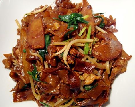 Beef Kway Teow Recipe, Fried Kway Teow Recipe, Char Kway Teow Recipe Singapore, Singaporean Food Recipes, Char Kway Teow Recipe, Singaporean Recipes, Chinese Pasta, Noddle Recipes, Singapore Recipes