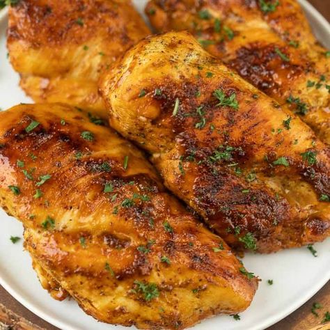 Skillet Honey Mustard Chicken - 15 minute dinner Bake Turkey Wings Recipe, Honey Mustard Chicken Recipes, Smoked Turkey Wings, Baked Turkey Wings, Mustard Chicken Recipes, Chicken Shawarma Recipe, Easy Skillet Meals, Healthy Honey, Turkey Wings