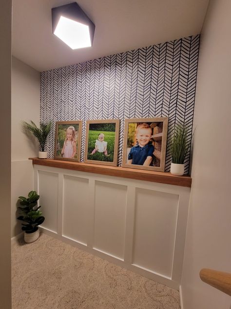 Accent Wall With Shelf Ledge, Stairwell Shelf Decor, Basement Stairs Wall Decor, Accent Wall Landing, Basement Staircase Decor, Basement Landing Ideas Stairways, Staircase Ledge Decor, Room With Ledge Wall, Basement Stair Decor