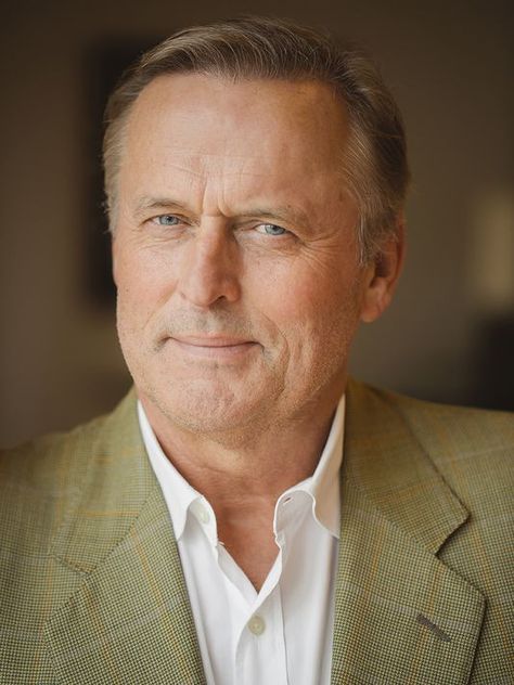 Grisham coming to Jackson: On August 22, John Grisham will speak at the first Mississippi Book Festival, to be held at the state Capitol John Grisham Books, Books Mystery, The Rainmaker, Michael Connelly, Famous Writers, Beach Reads, John Grisham, Photography History, The Offspring