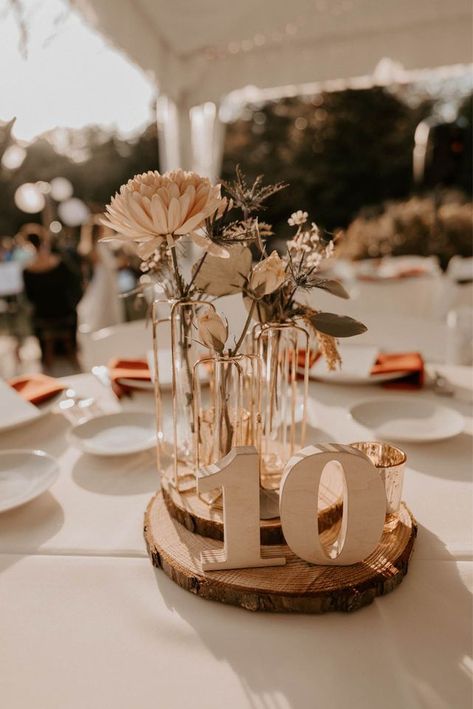 Diy Wedding Centerpieces Circle Table, Grad Banquet, Wooden Centerpieces, Wood Centerpieces, Circle Table, Wood Disc, Wedding Centerpieces Diy, Anniversary Ideas, Wedding Mood Board