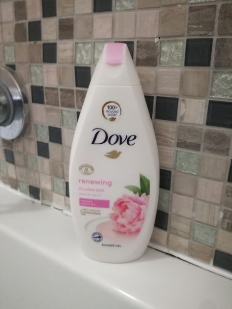 Dove Body Wash🌸🧴🛁🧼 Dove Soap, Dove Body Wash, Hygiene Care, Bath And Body Care, Floral Scent, Bath Time, My Happy Place, Beauty Shop, Dish Soap Bottle