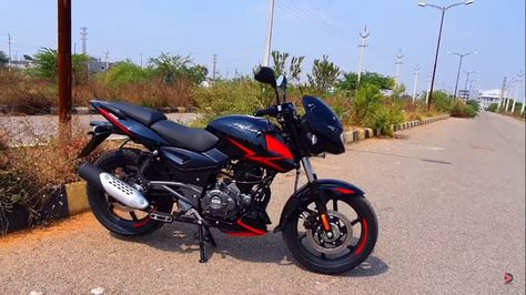 BS-VI Bajaj Pulsar 150 Twin Disc revealed completely by YouTuber Pulsar 150, Bajaj Pulsar, Bajaj Auto, Twin Disc, Blur Background Photography, British Motorcycles, Expo 2020, Blur Background, Bike Photo