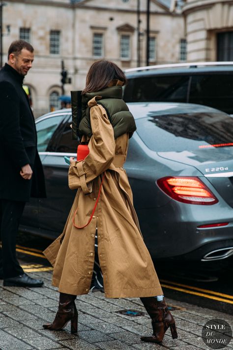 https://www.styledumonde.com/2021/03/london-fall-2020-street-style-trenchcoat-vest/ Vest Street Style, Trench Coat Street Style, Fashion Show Backstage, 2020 Street Style, Cropped Trench Coat, London Fall, Curated Closet, Reportage Photography, Fallen London