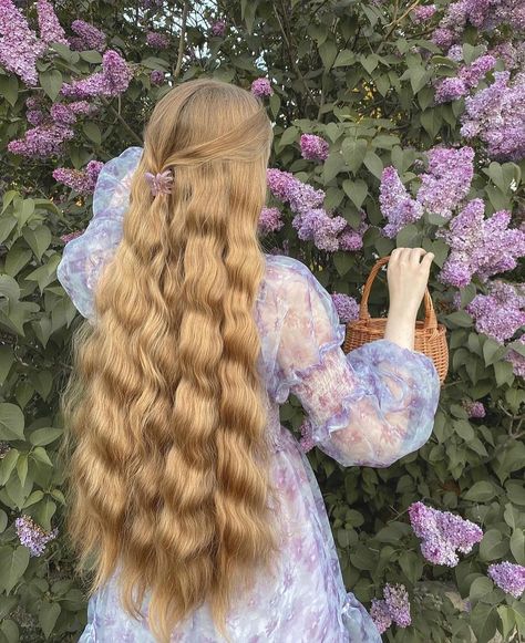 Rapunzel Hair, Fantasy Magic, Peinados Fáciles Para Cabello Corto, Long Blonde, Princess Aesthetic, Long Blonde Hair, Beautiful Long Hair, Hair Art, Aesthetic Hair