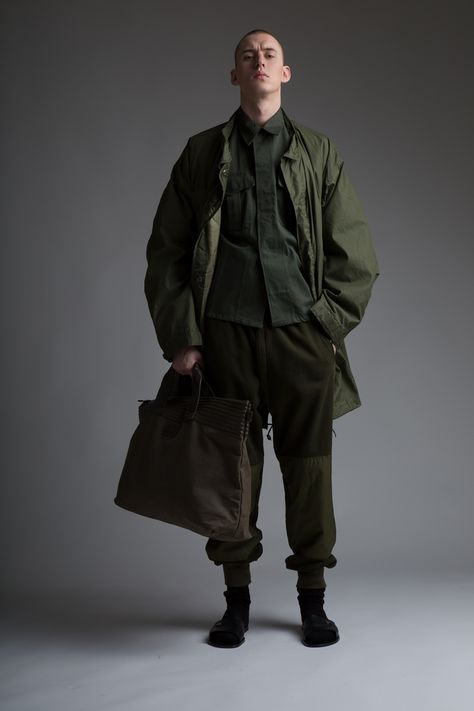 Vintage Military Parka, Men's Shirt and Sweatpants, Issey Miyake Bag. Designer Clothing Dark Minimal Street Style Fashion Military Style Outfits, Military Style Man, Military Parka, Military Looks, Military Shirt, Mens Fashion Smart, Mens Parka, Military Outfit, Vintage Military