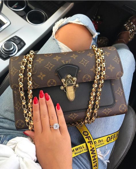 Louis Vuitton No.1 Fan Page on Instagram: “Is LV Victoire in your Wish list? 😍 I love it❤️ via @slnvtn ❤️ #lv #lvvictoire #louisvuittoninternational #louisvuitton…” Tas Lv, Sac Louis Vuitton, Lv Bags, Luxury Purses, Cute Purses, Purses Designer, Cute Bags, Vuitton Bag, Handbags Michael Kors