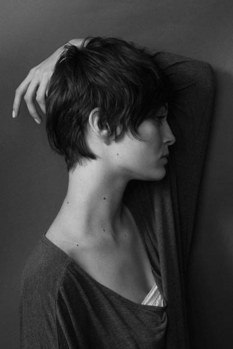 if I ever get my ears sewn up, this will be the first haircut I get! I miss short hair so bad Super Short Haircuts, Very Short Hair, Penteado Cabelo Curto, Cut My Hair, Hair Envy, Grunge Hair, Pixie Hairstyles, Brunette Hair, Short Hair Cuts For Women