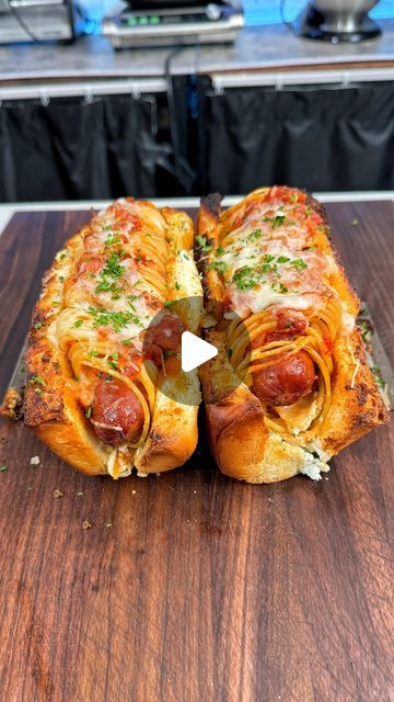 Josh Elkin on Instagram: "Spaghetti Hot Dogs are better than spaghetti, and hot dogs.  INGREDIENTS + RECIPE  2 jumbo hot dogs 8oz spaghetti 1/2 cup marinara 1 cup grated mozzarella cheese 1/4 grated parm  RICOTTA SPREAD 1/2 cup ricotta cheese 1/4 cup ground pecorino romano 2 tbsp chopped parsley  GARLIC BUTTER SPREAD 1/2 cup melted garlic butter 1/4 cup ground parmesan cheese 2 tbsp chopped parsley for garnish" Hot Dog Spaghetti Recipes, Different Hot Dog Styles, How To Make Hot Dogs, Spaghetti Sliders, Easy Cooking Recipes Videos, Spaghetti Hotdogs, Recipe With Hot Dogs, Hot Dog Dinner Ideas, Spaghetti Hot Dogs