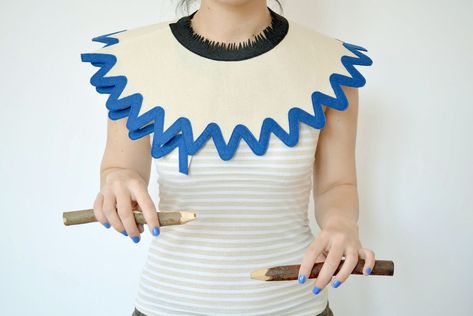 Pencil shavings collar. Site sells, but could make. Wear with all blue to look like a pencil Pencil Costume, Twin Costumes, Carnaval Costume, Pencil Shavings, Fancy Dress Design, Art Dress, Diy Costumes, Costume Dress, Mode Inspiration