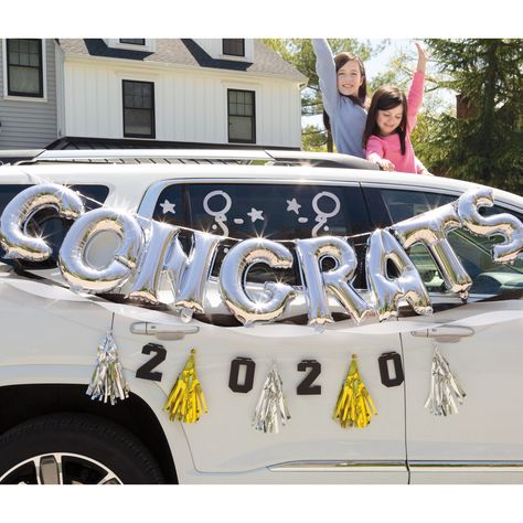 Diy Car Decorations, Senior Parade, Parade Decorations, Senior Year Diy, Diy Graduation Decorations, Senior Year Fun, Graduation Poster, Senior Year Of High School, Graduation Party Planning