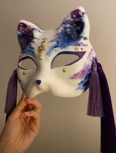 Mascara Kitsune, Kitsune Mask Design, Cat Mask Diy, Japanese Fox Mask, Japanese Fox, Kitsune Mask, Cute Masks, Ceramic Mask, Mask Painting